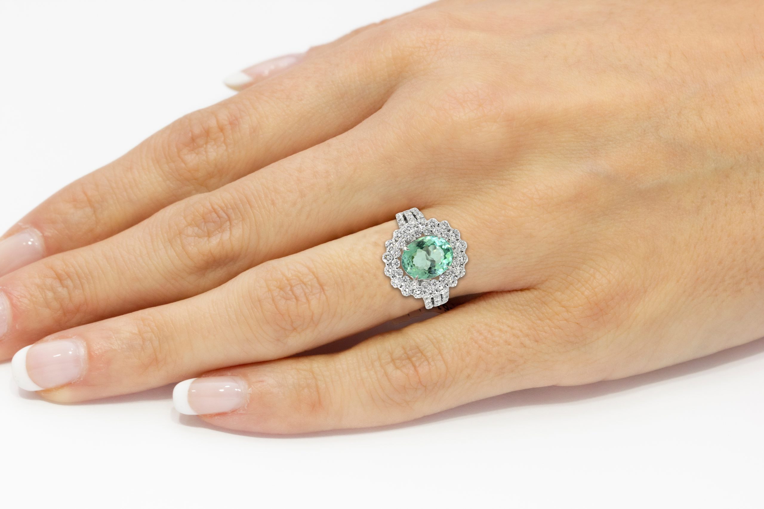 Yellow,Gold,Diamond,Ring,On,Model