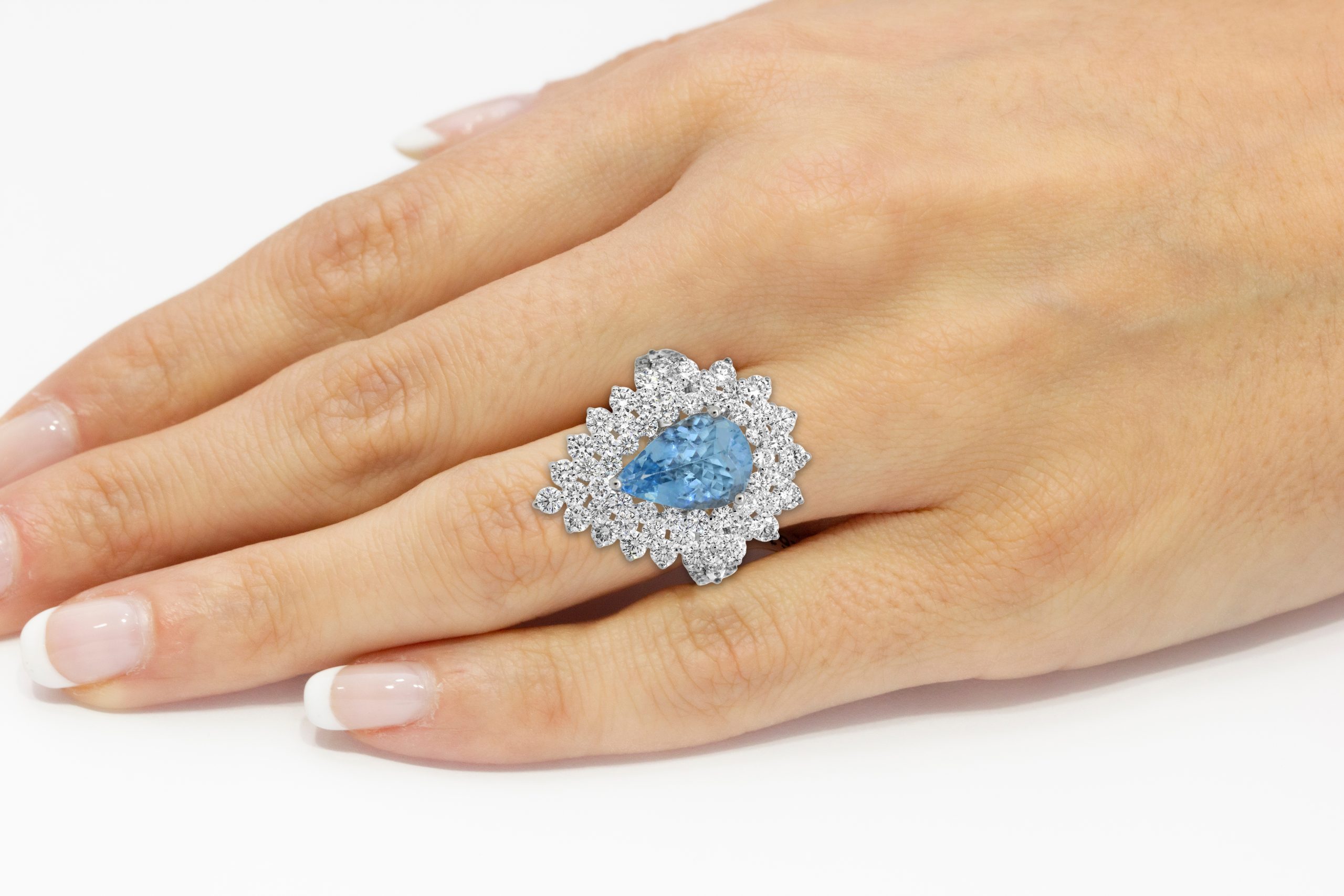 Yellow,Gold,Diamond,Ring,On,Model